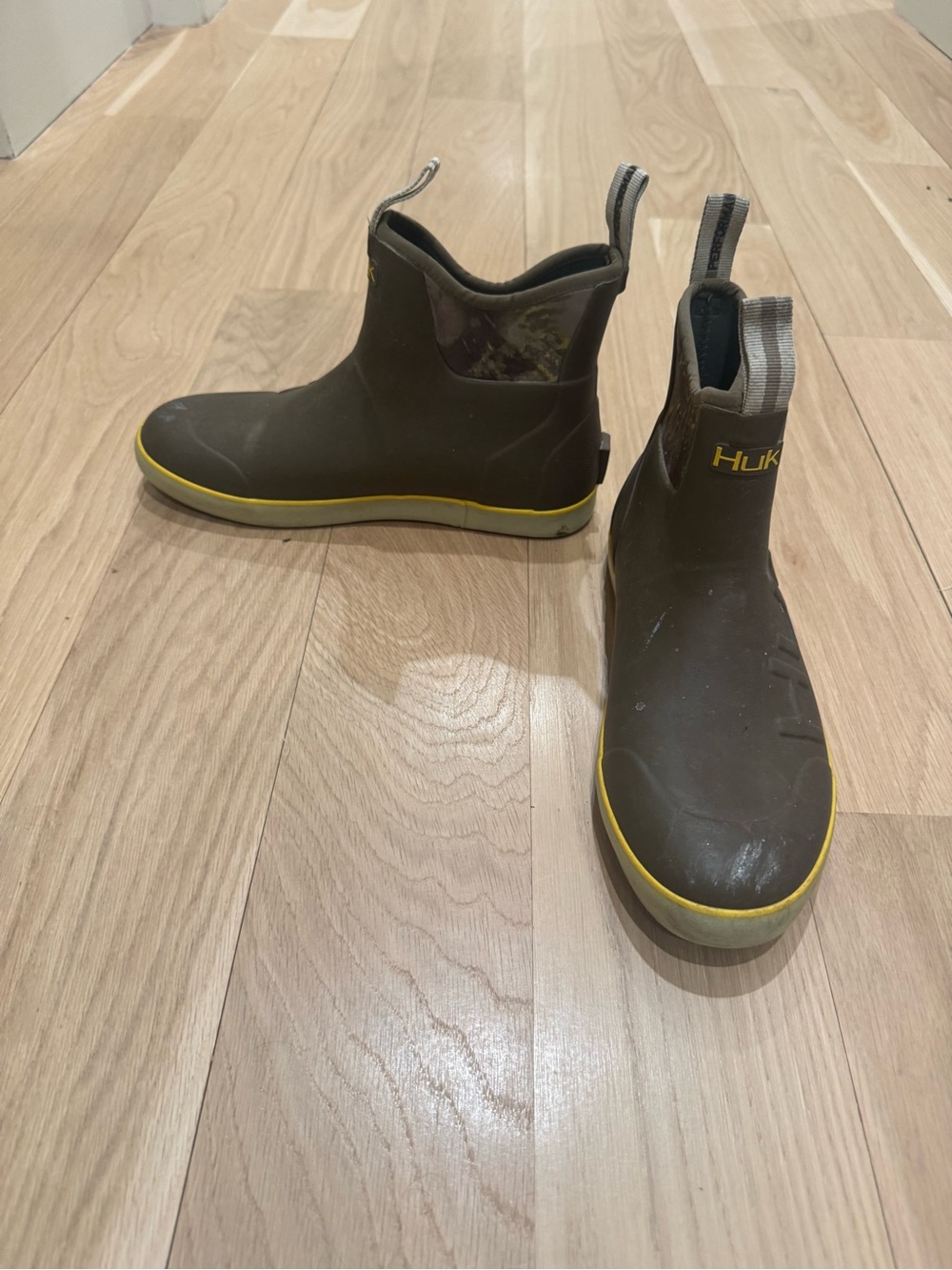 Huk Men’s Olive Rubber Ankle Boots with Yellow Trim